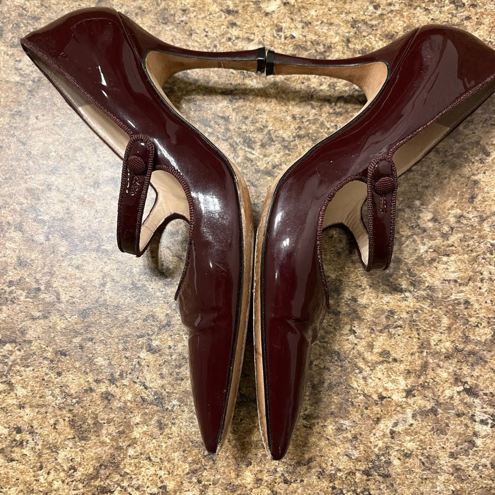 Manolo Blahnik, Burgundy, 8 1/2, heel 3 1/2 inch. Slight imperfection left heel